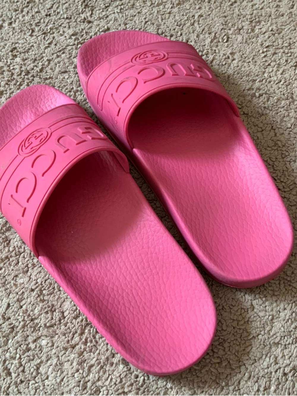 Gucci Fuschia Hot Pink Rubber ST Gucci Embossed Print Flat Casual Slides Size 38 - Picture 11 of 13
